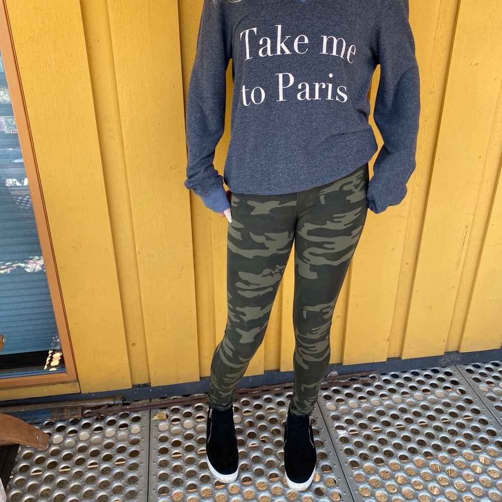 Wildfox Sweatshirt - Picture 5 of 11